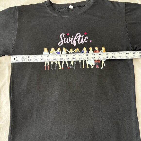 Taylor Swift black SWIFTIE t-shirt. Size M. - Picture 5 of 6